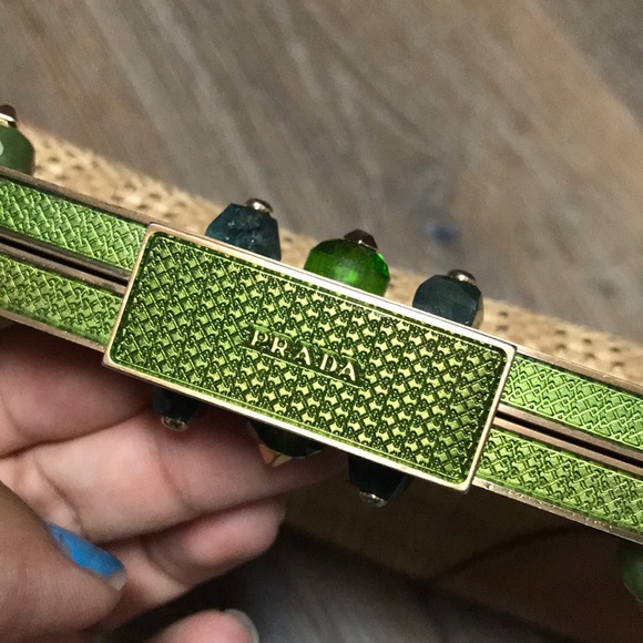 Prada - Picture 2 of 5